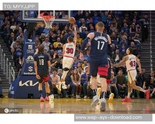 2017年勇士与奇才激战回顾精彩瞬间与赛季亮点分析